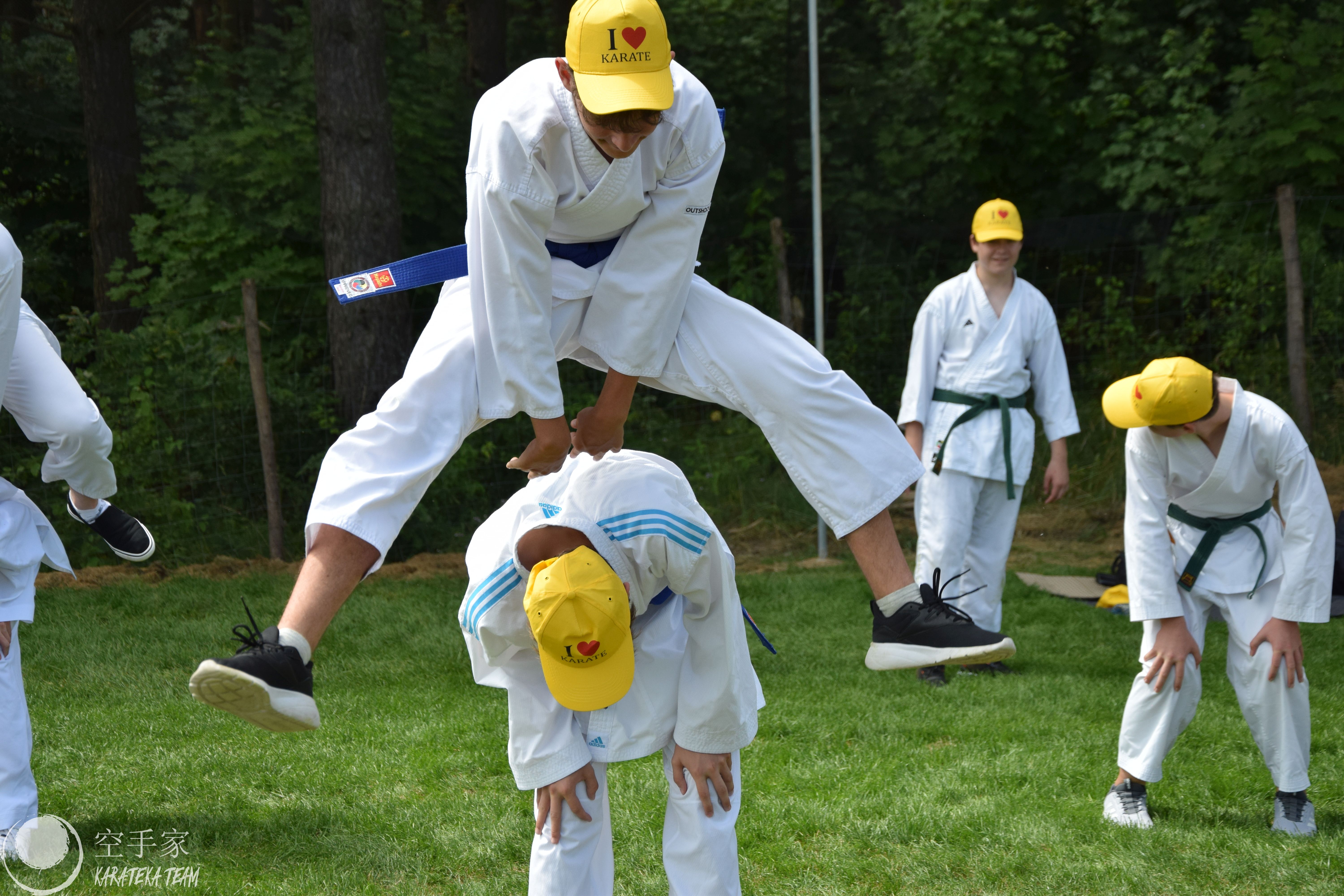 Pierwsze treningi na obozie i pierwsze plażowanie