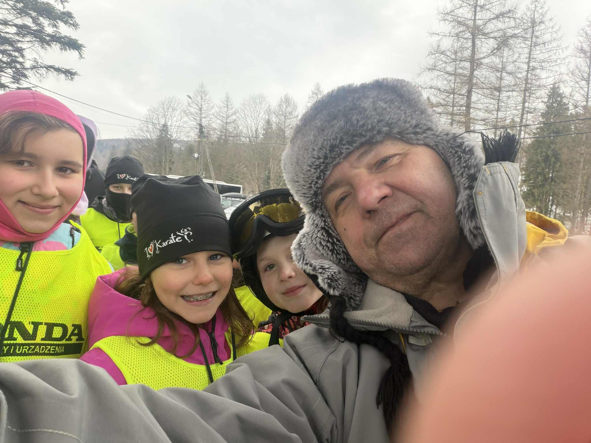 Narty, karate, ognisko, czego chcieć więcej…