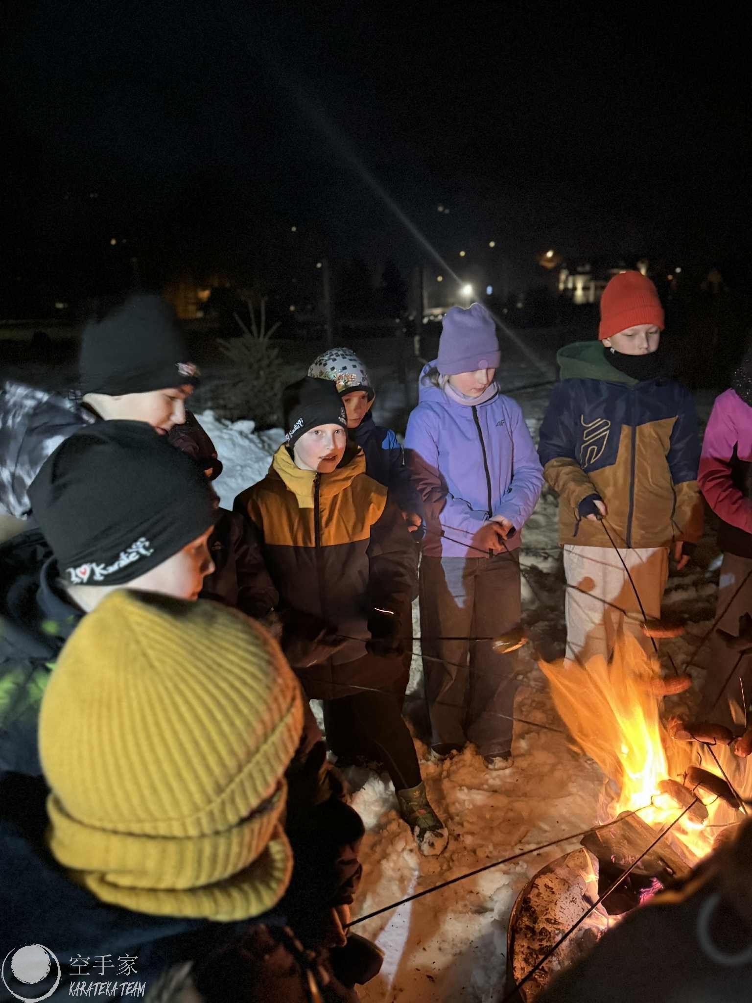 Narty, karate, ognisko, czego chcieć więcej…