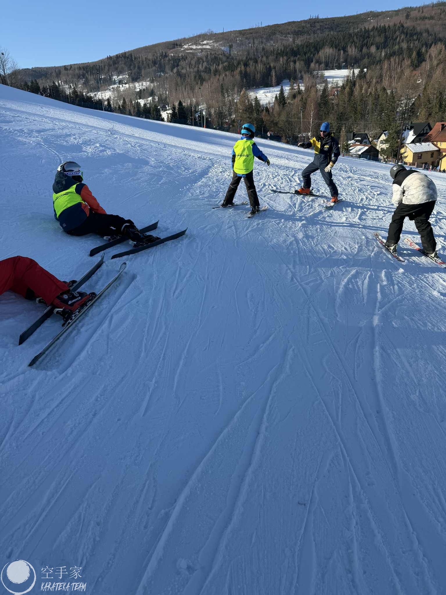Narty, karate, ognisko, czego chcieć więcej…